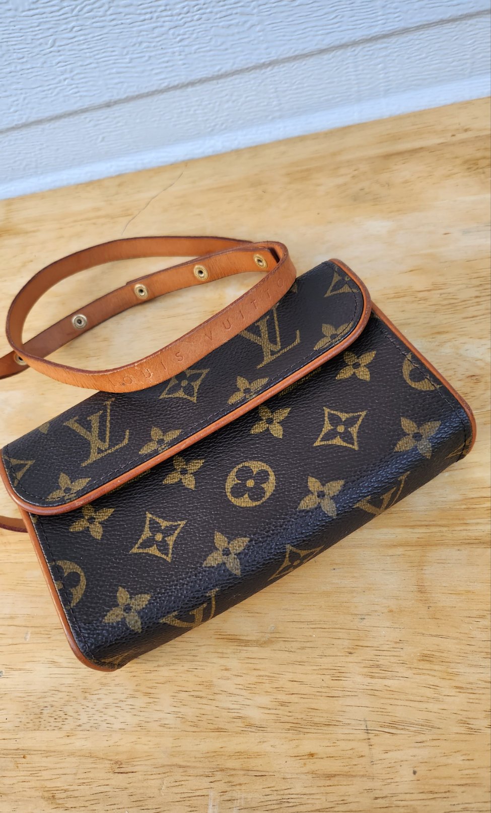 Louis Vuitton Pochette Florentine
