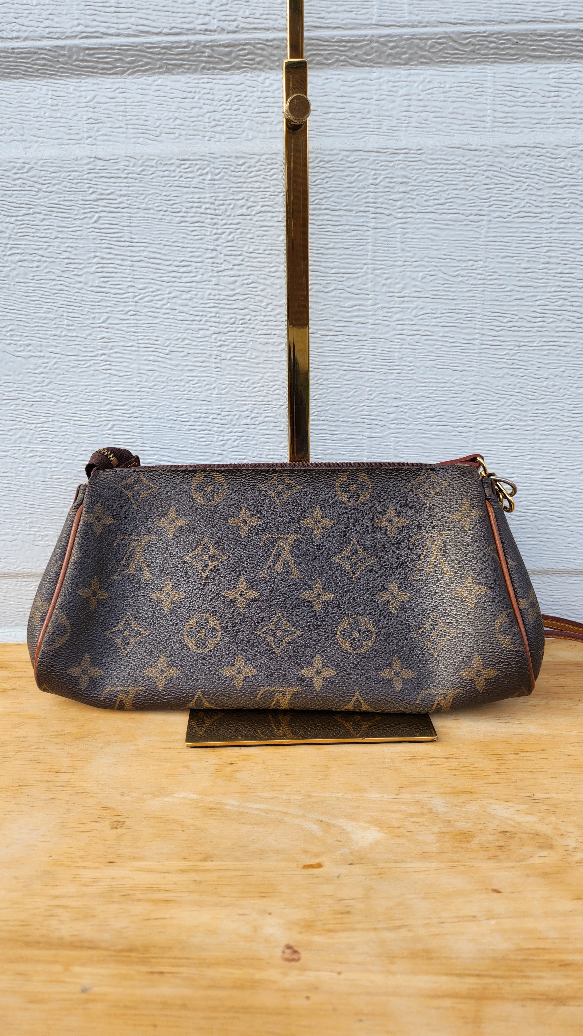 Louis vuitton best sale rectangular shoulder bag